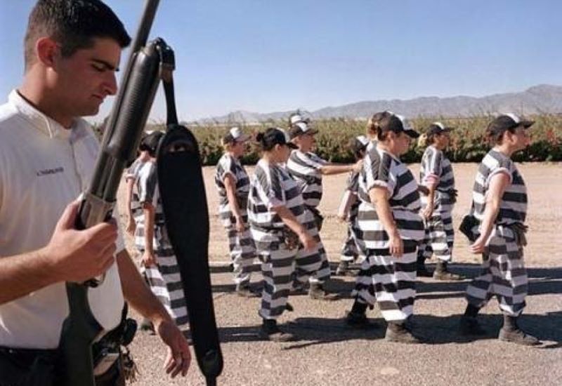 حق زندانی کردن زنان